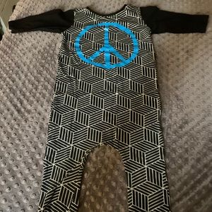 RAGS 2 RACHES 3/4T Long Sleeved Peace Sign outfit